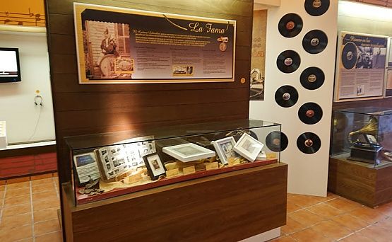 Interior del Museo del Gaiteru de Lliberdón (© J Fernández Peón)