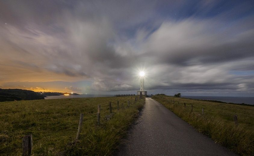 Atardecer en el Faro de Lluces (© Fidi Fidalgo)