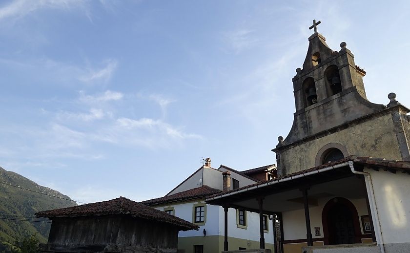 Iglesia de Carrandi (© R.Diez)