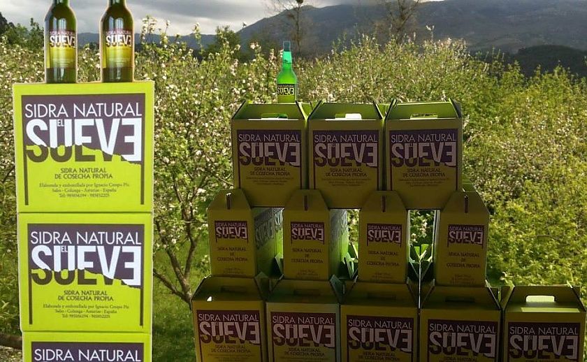 Sidra "El Sueve" natural de cosecha propia (© Crespo)